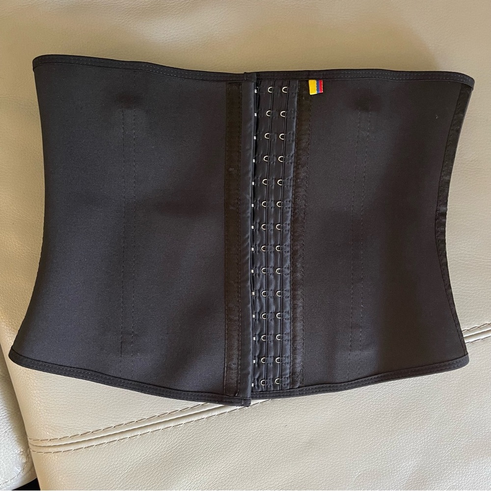 Daily Spice MINI-Daily Use Short
Torso Waist Trainer Made in Colombia size L